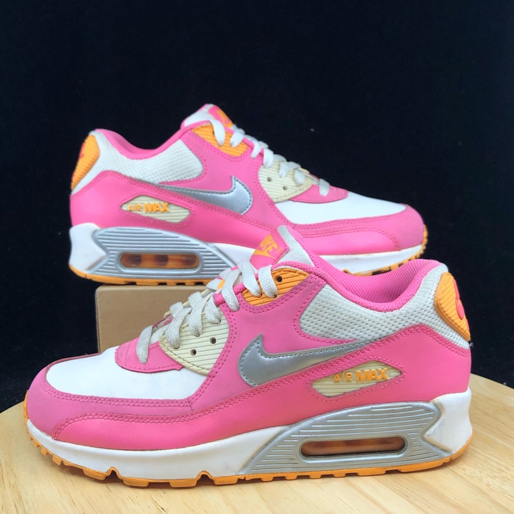 Nike air Max 90 pink white Girls 7y/ women’s 8.5 gently used. Rare Color